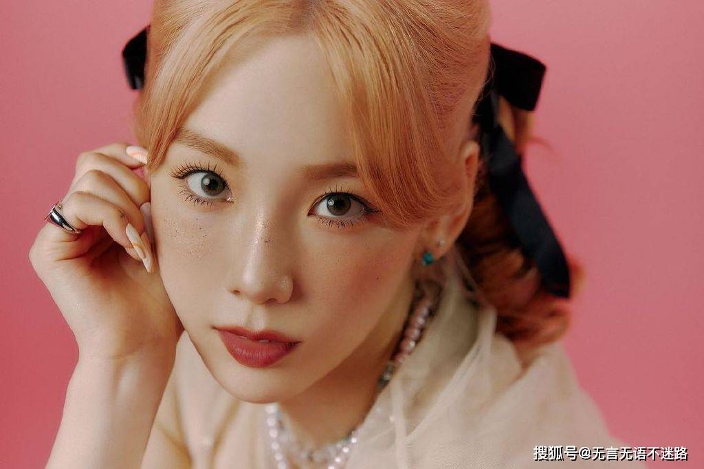 雀斑|金泰妍，粉色背景雀斑妆，唯美微距摄影