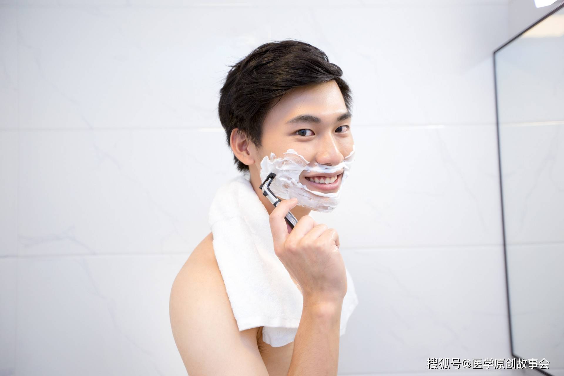 原创男性刮胡子频率高是代谢旺盛吗与寿命有何关系用科学告诉你