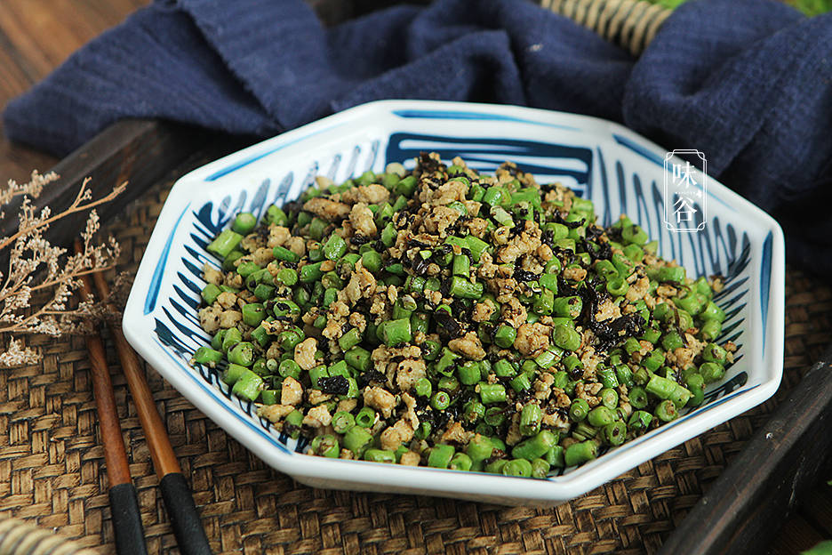 豆角——橄榄菜豆角肉末【材料】:长豆角 300克,瘦肉 150克,橄榄菜 2