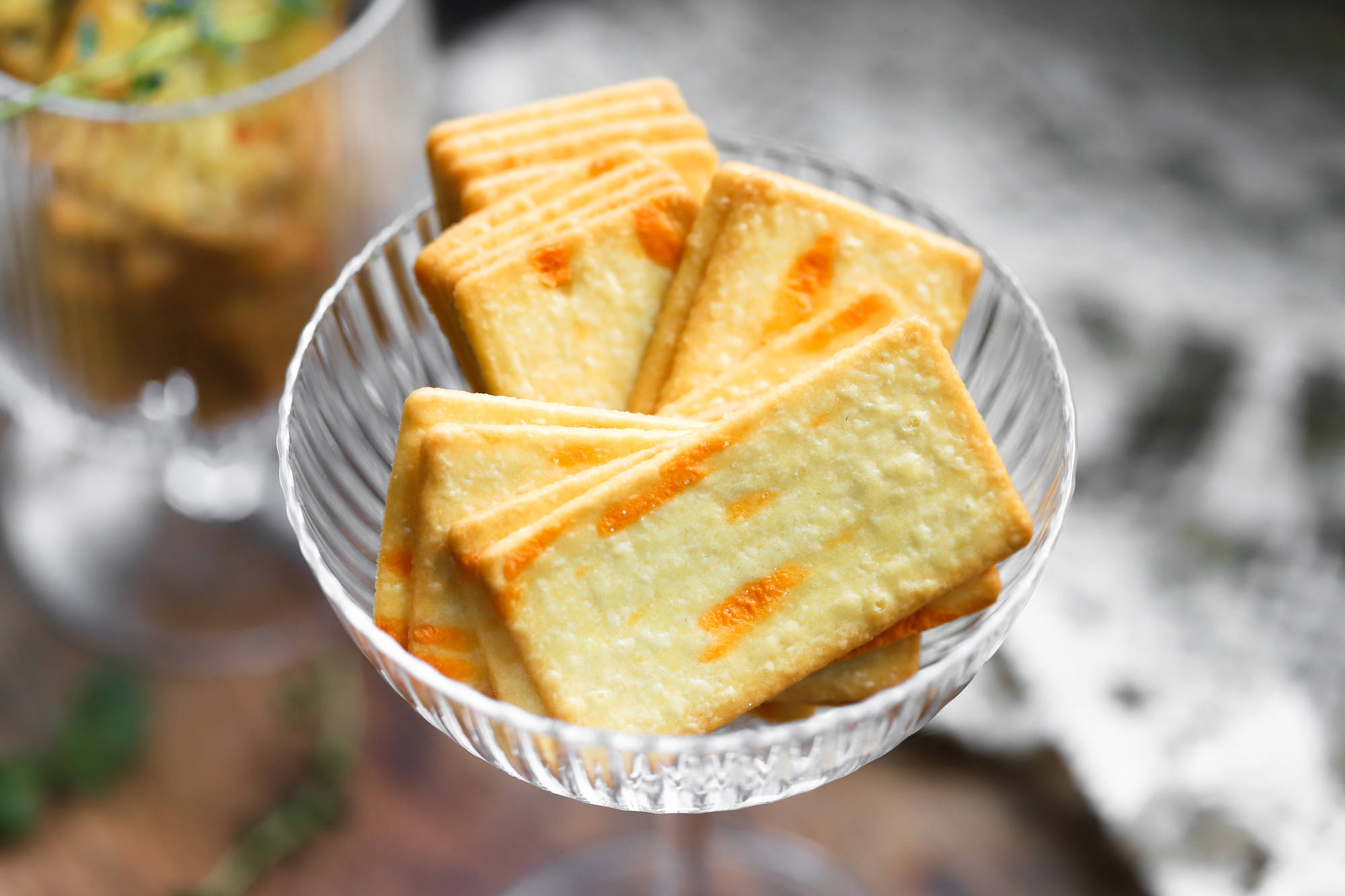 于洛先生奶香岩烧芝士脆饼在中国的茶文化里,茶点精细美观,口味多样