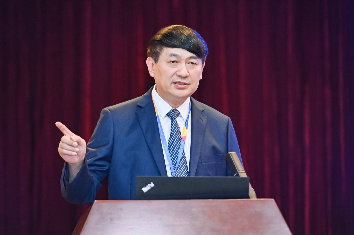 天津师范大学校长 钟英华天津师范大学校长钟英华做总结发言,阐述了突