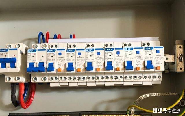 為什麼生活中用220v單相電而工廠用380v三相電