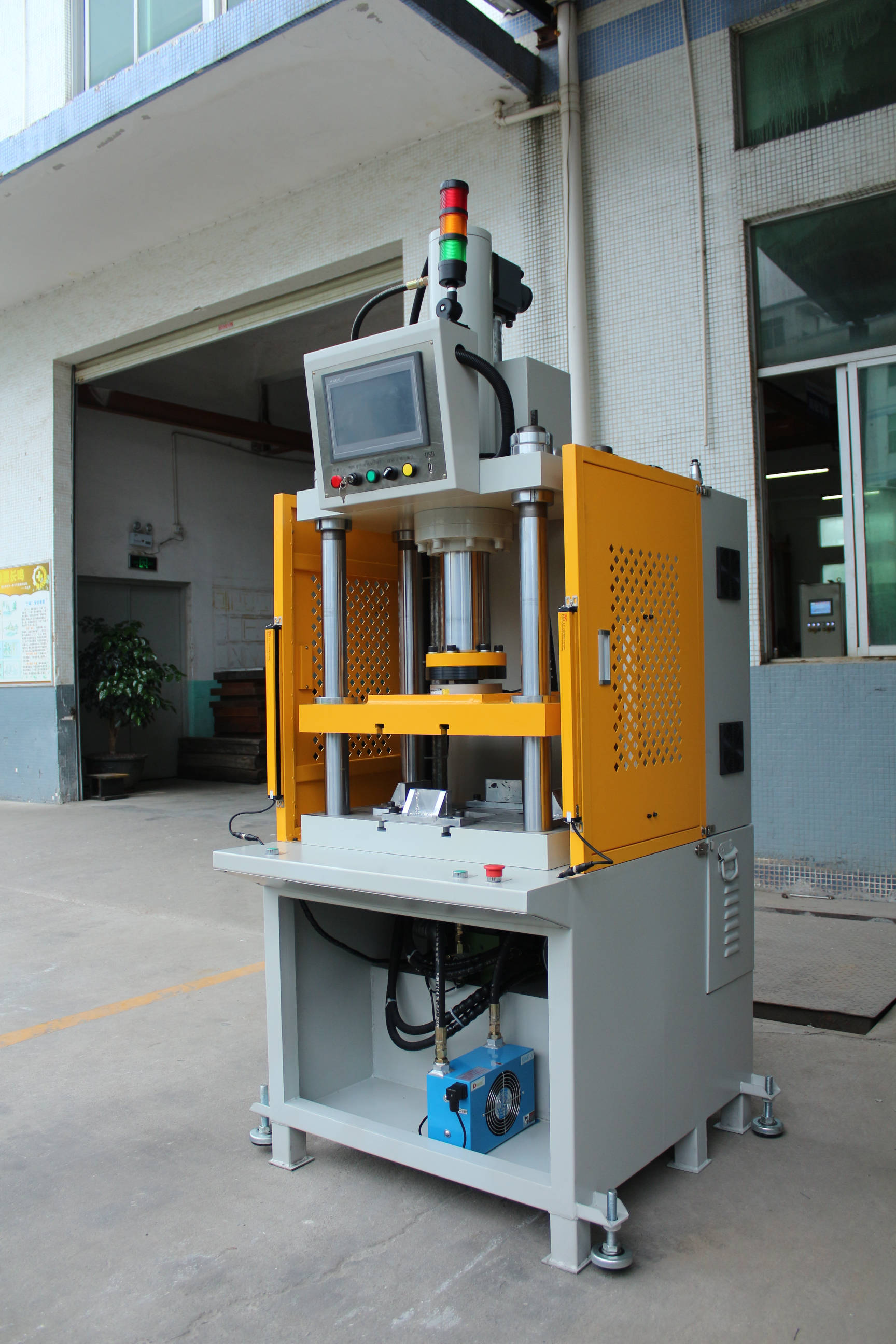 四柱伺服液压机介绍