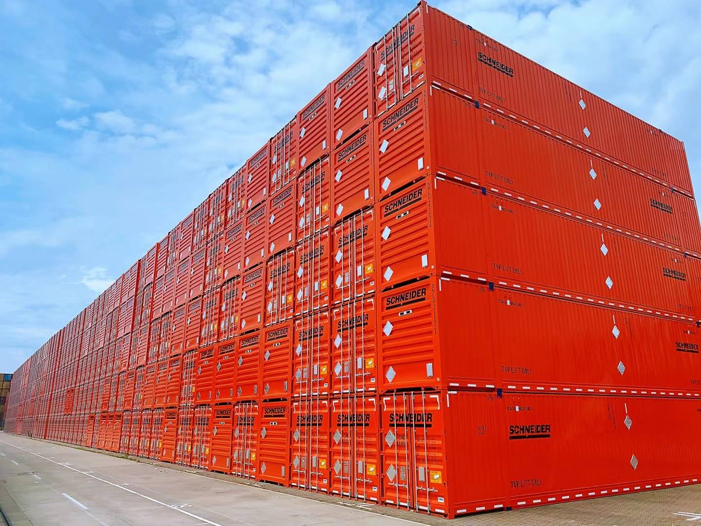 外贸进出口企业怎样挑选港口集装箱拖车车队