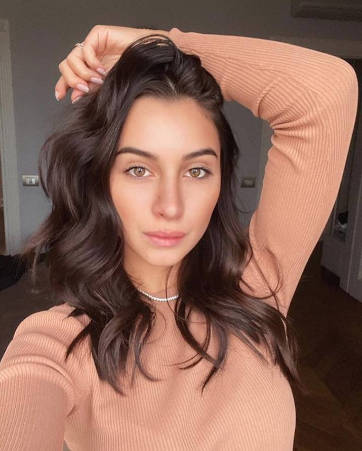 风情欧洲杯:基耶萨零零后女友 邻家女孩又纯又欲