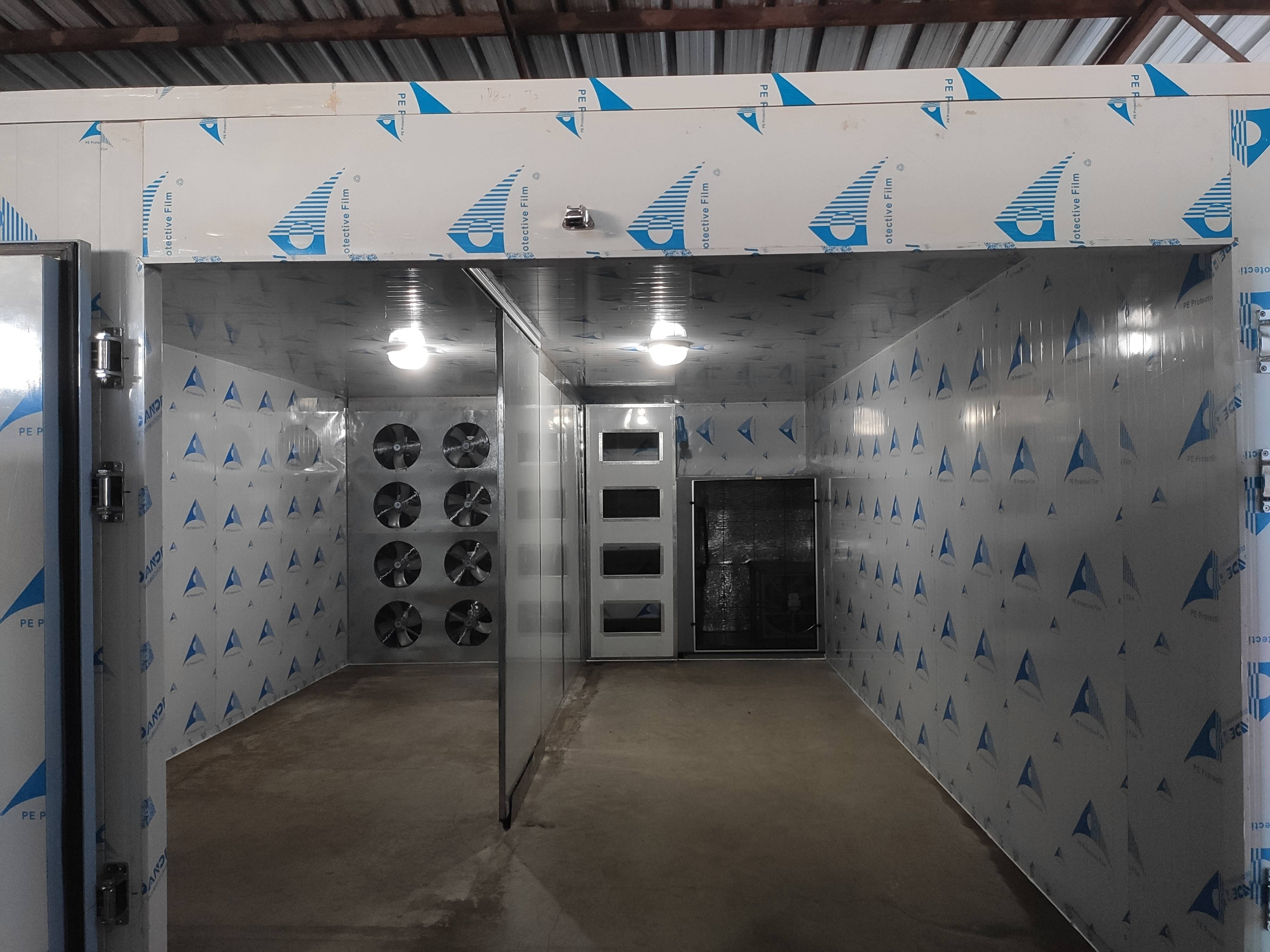 蓝莓烘干机,蓝莓烘干温度不宜设定过高,循环烘干时间在24小时-26小时