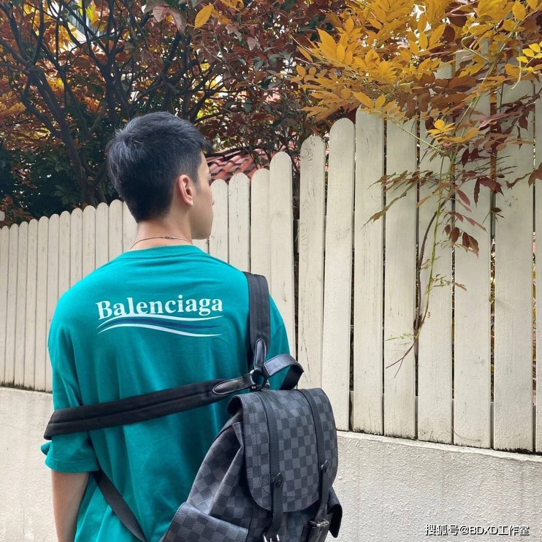 细节|Balenciaga巴黎世家可乐波浪短袖T恤