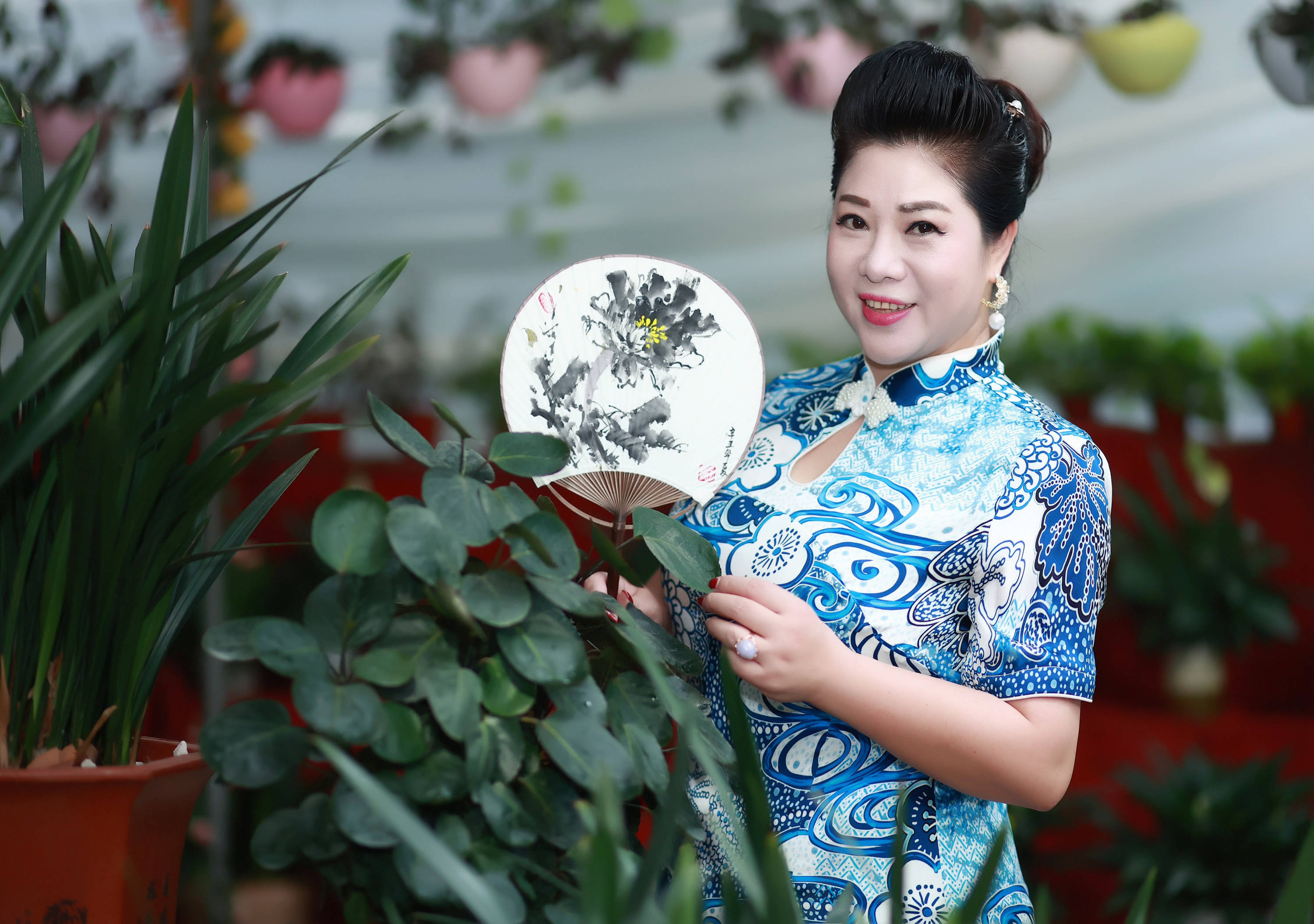 商业情报官人物专访林丽鹏城大女主独立俏佳人