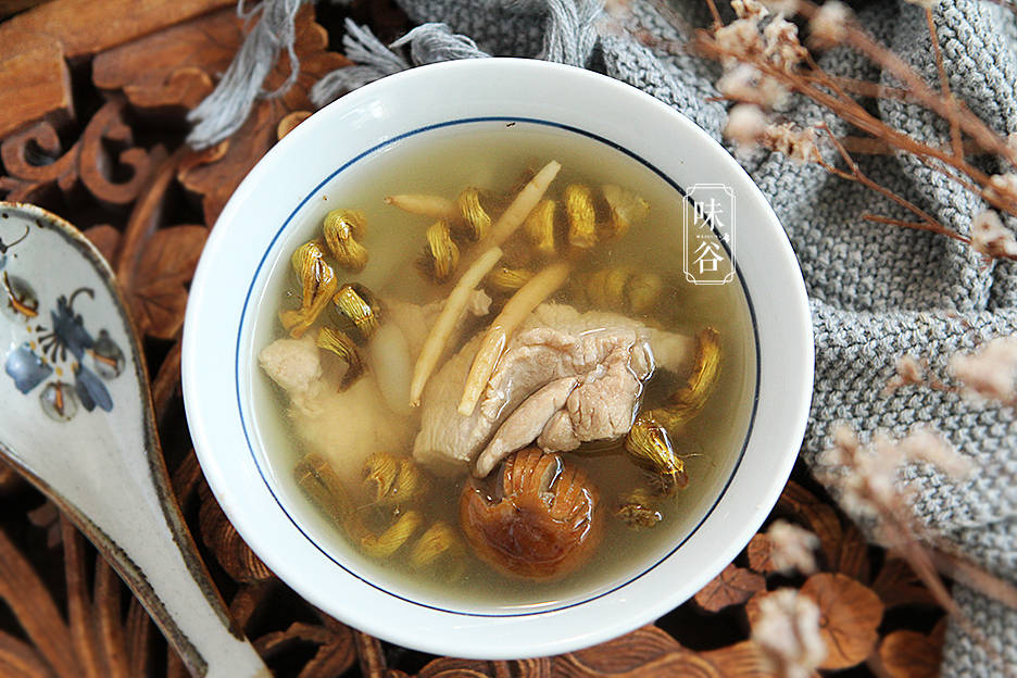 食材|三伏天，经常熬夜多喝这汤，4样食材简单煲一煲，清香回甘真下火