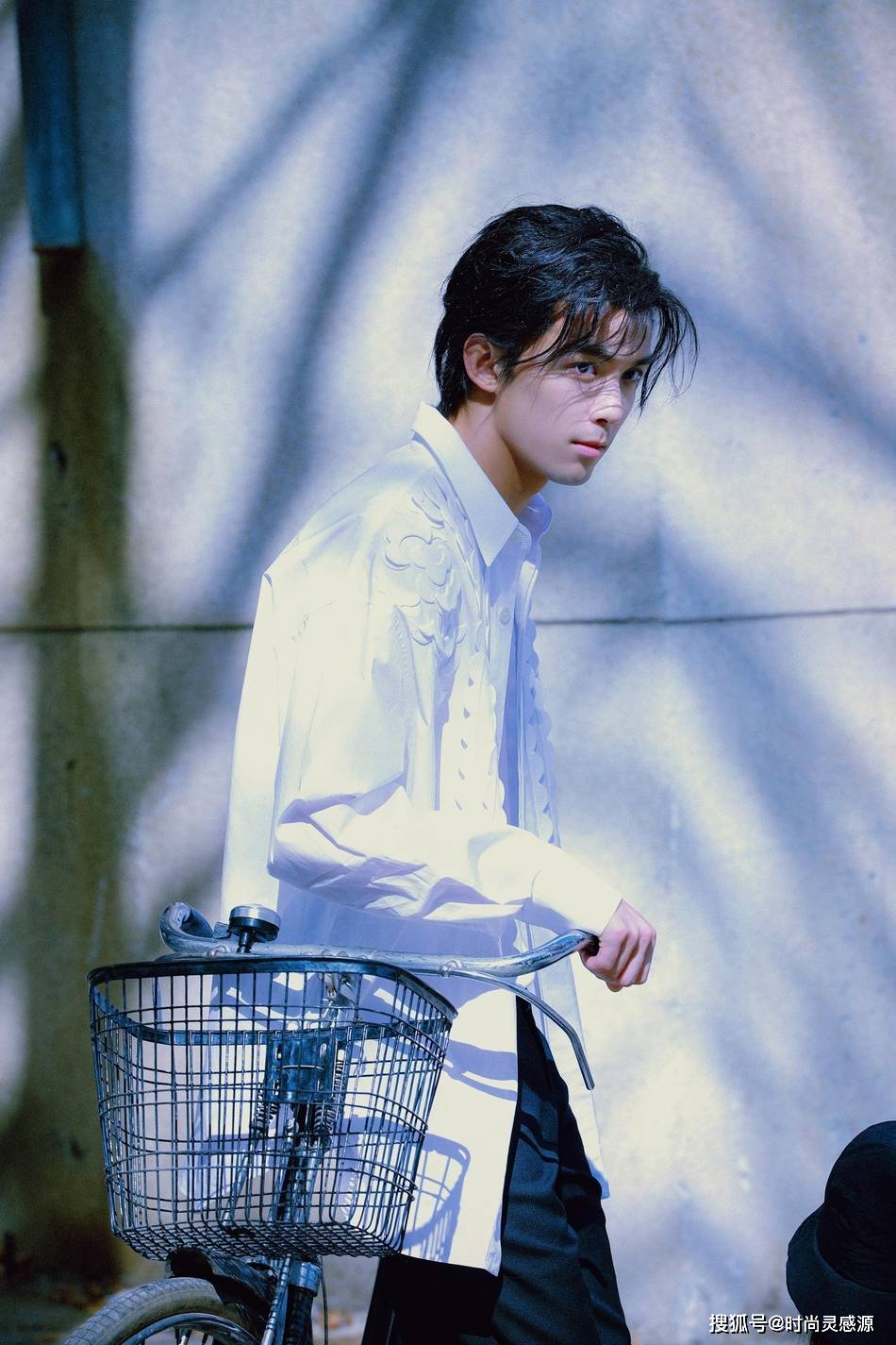 刘昊|你是谁的白衣少年?吴宇恒、吴磊、刘昊然、马启越演绎「少年感」白色造型