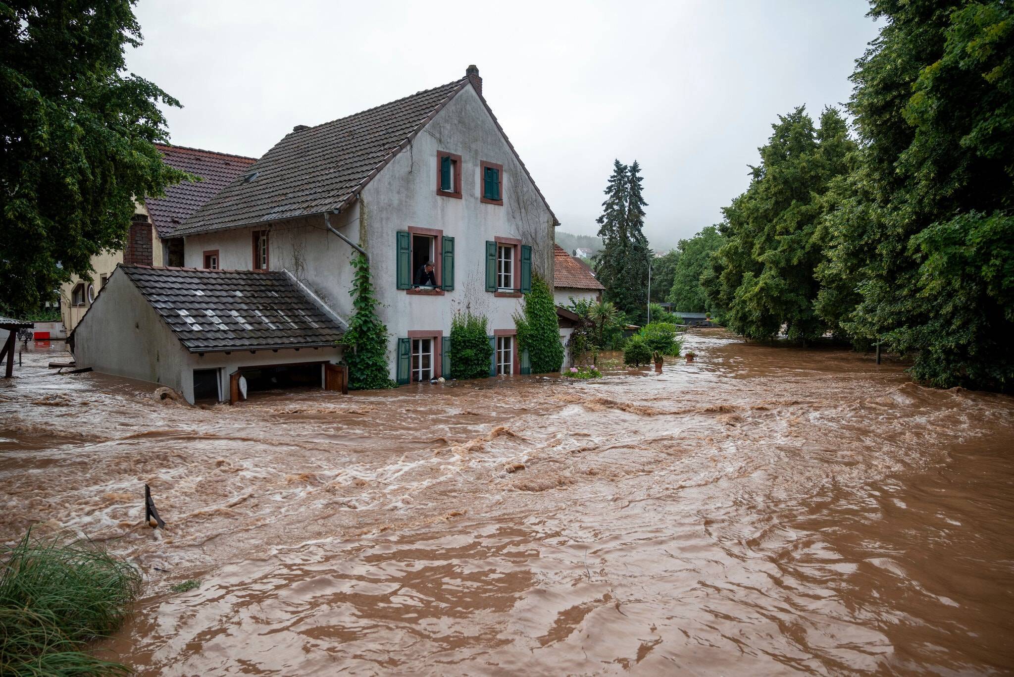 欧洲西部洪灾导致至少69人死亡 上千人失踪