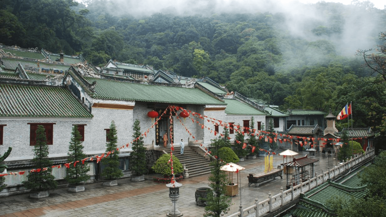 即公元1633年,山主樑少川蓮花峰建起蓮花庵,第二年又迎來高僧棲壑和尚