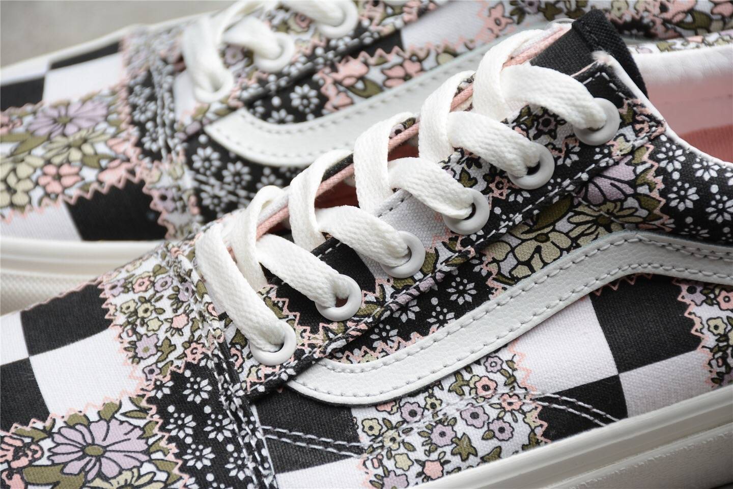 色调|万斯小碎花 Vans Classic Slip-on 黑白粉拼接一脚蹬帆布鞋