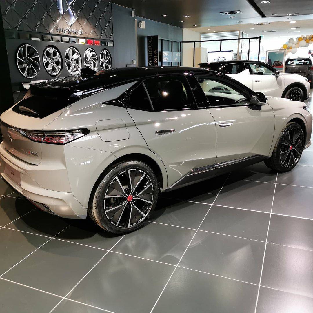 全新ds4实车曝光颜值很高采用轿跑式设计