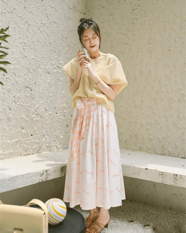 上半身|会穿、有品位的女人,夏天都有这4种裙子