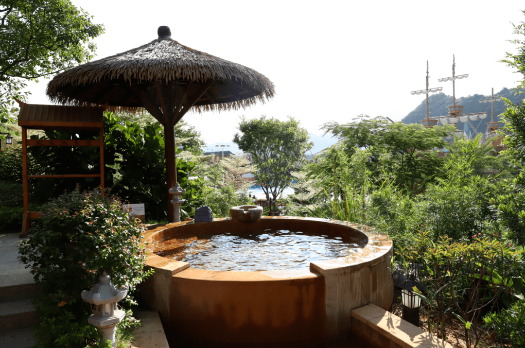 奥园英德巧克力王国泉林水世界国潮比基尼电音节