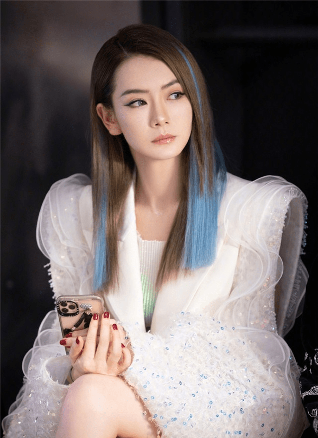 Red|2021年继续流行这5种“发色”！