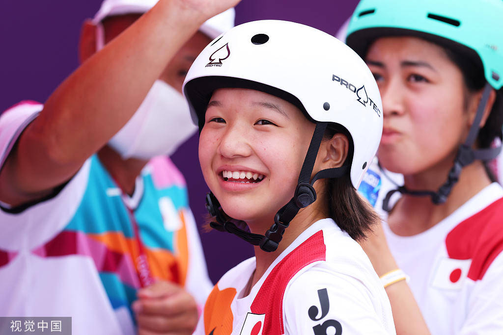 高清:滑板女子街式赛 日本13岁小将西屋红叶夺冠