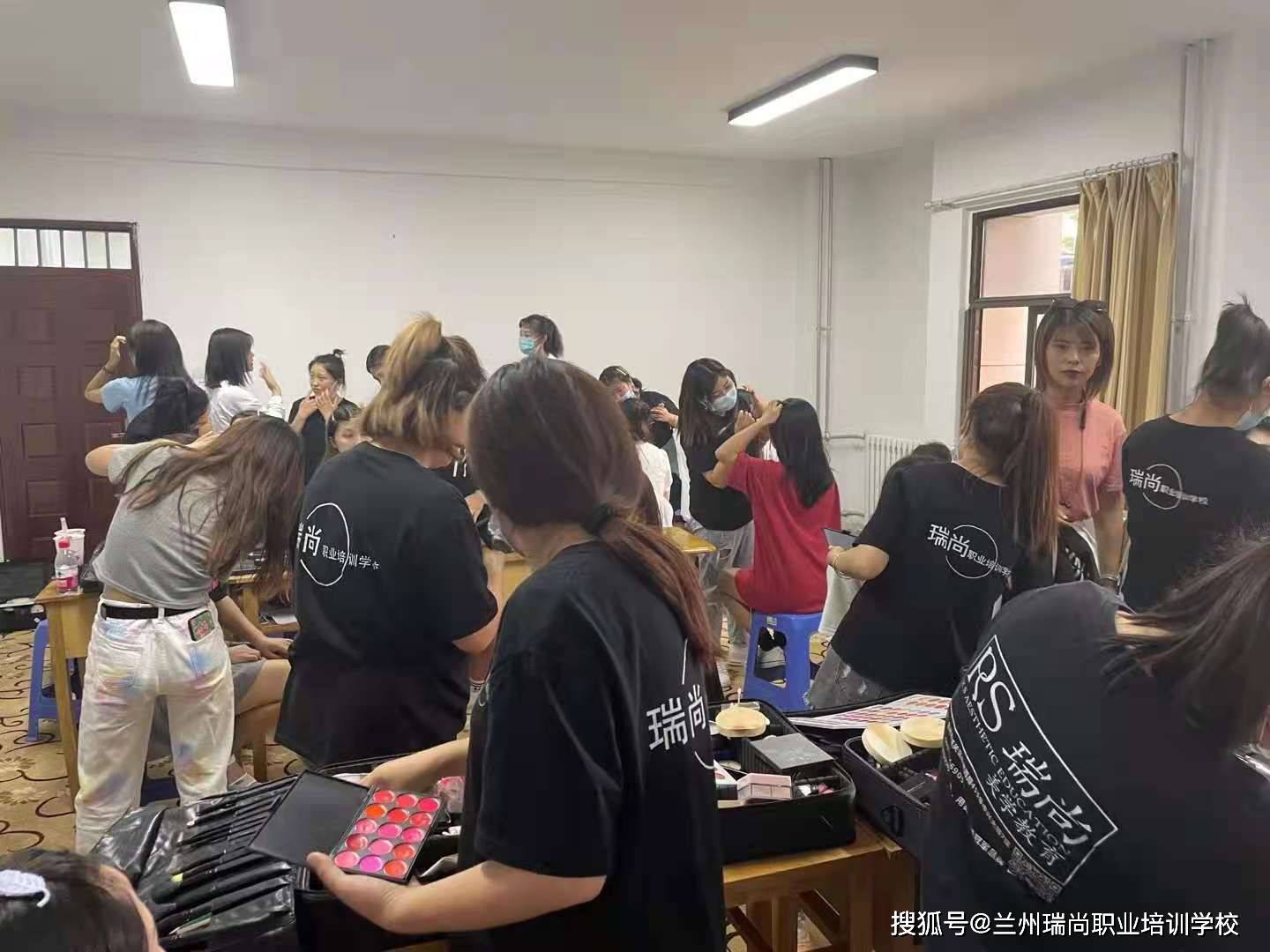 会展兰州化妆初级培班升班总结