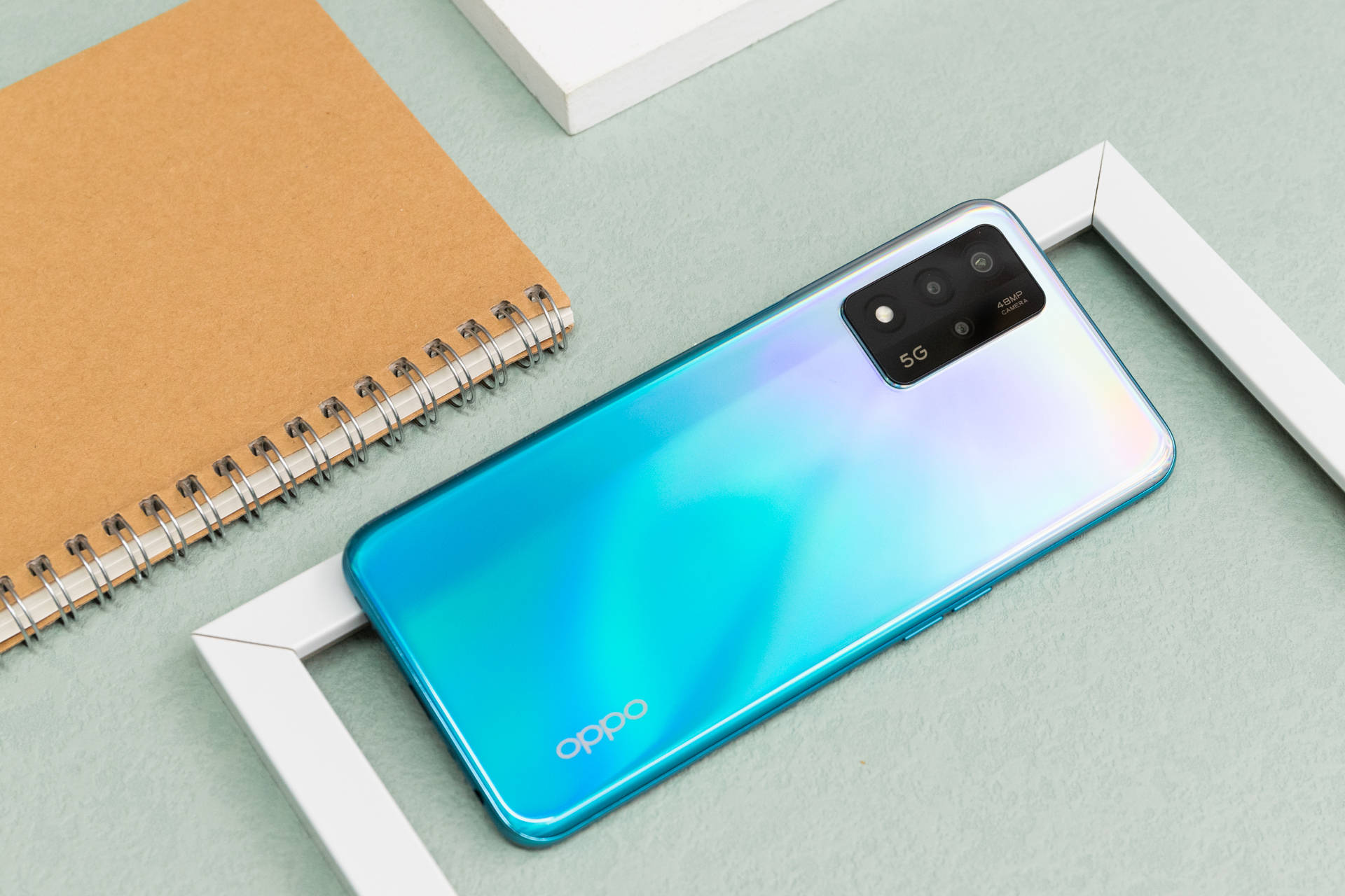 oppo a93s图赏:高颜值轻薄机身 长续航加持