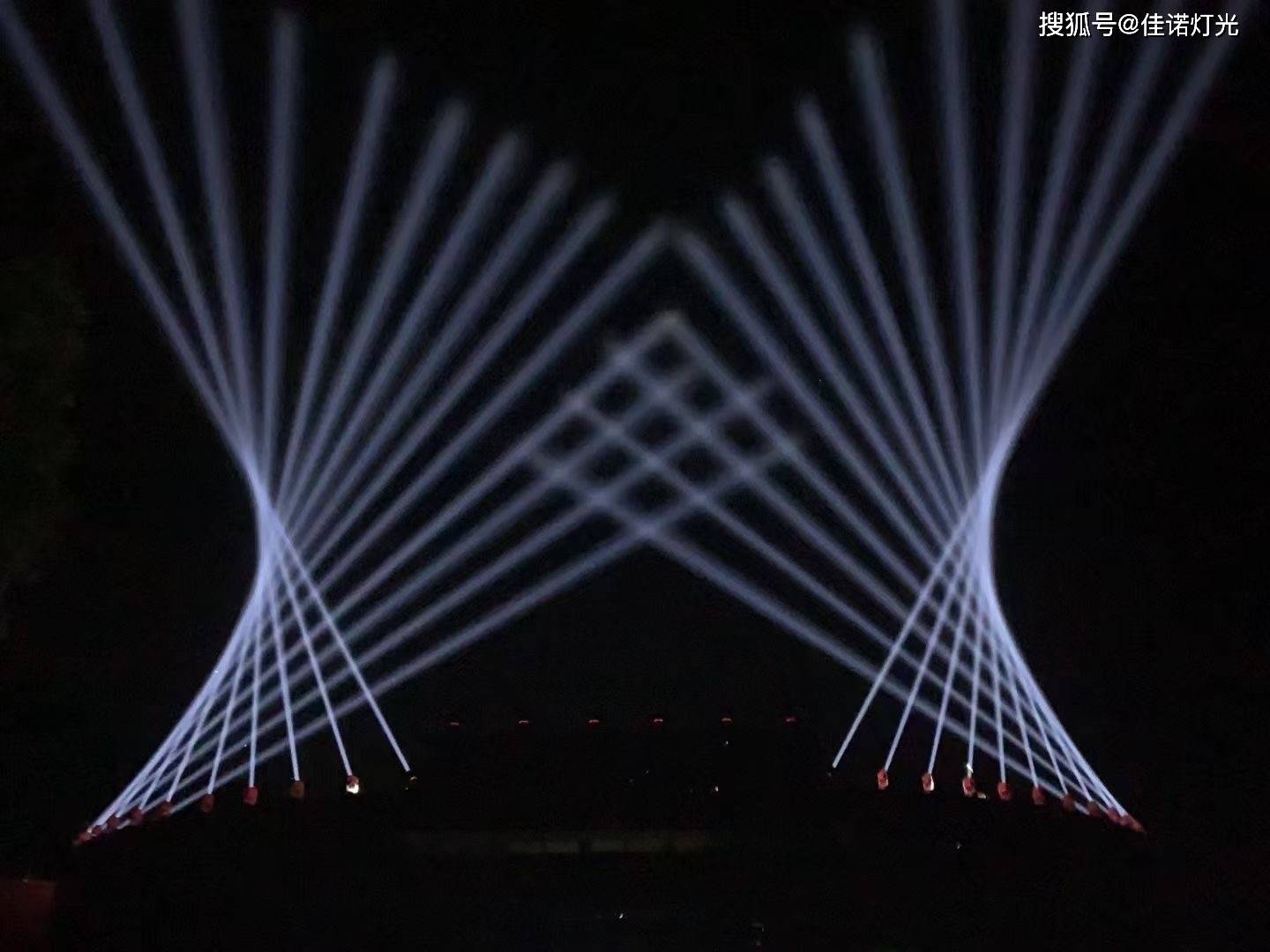 470w防水光束灯亮相腾龙洞5a风景区夜晚