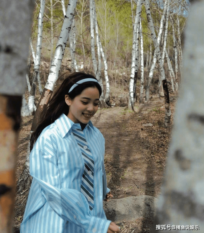 卫衣|21岁欧阳娜娜太会打扮了！轻熟女气质抢镜，长发飘飘好漂亮