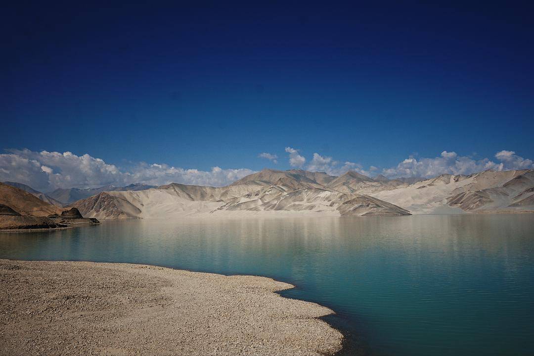 新疆白沙山美景