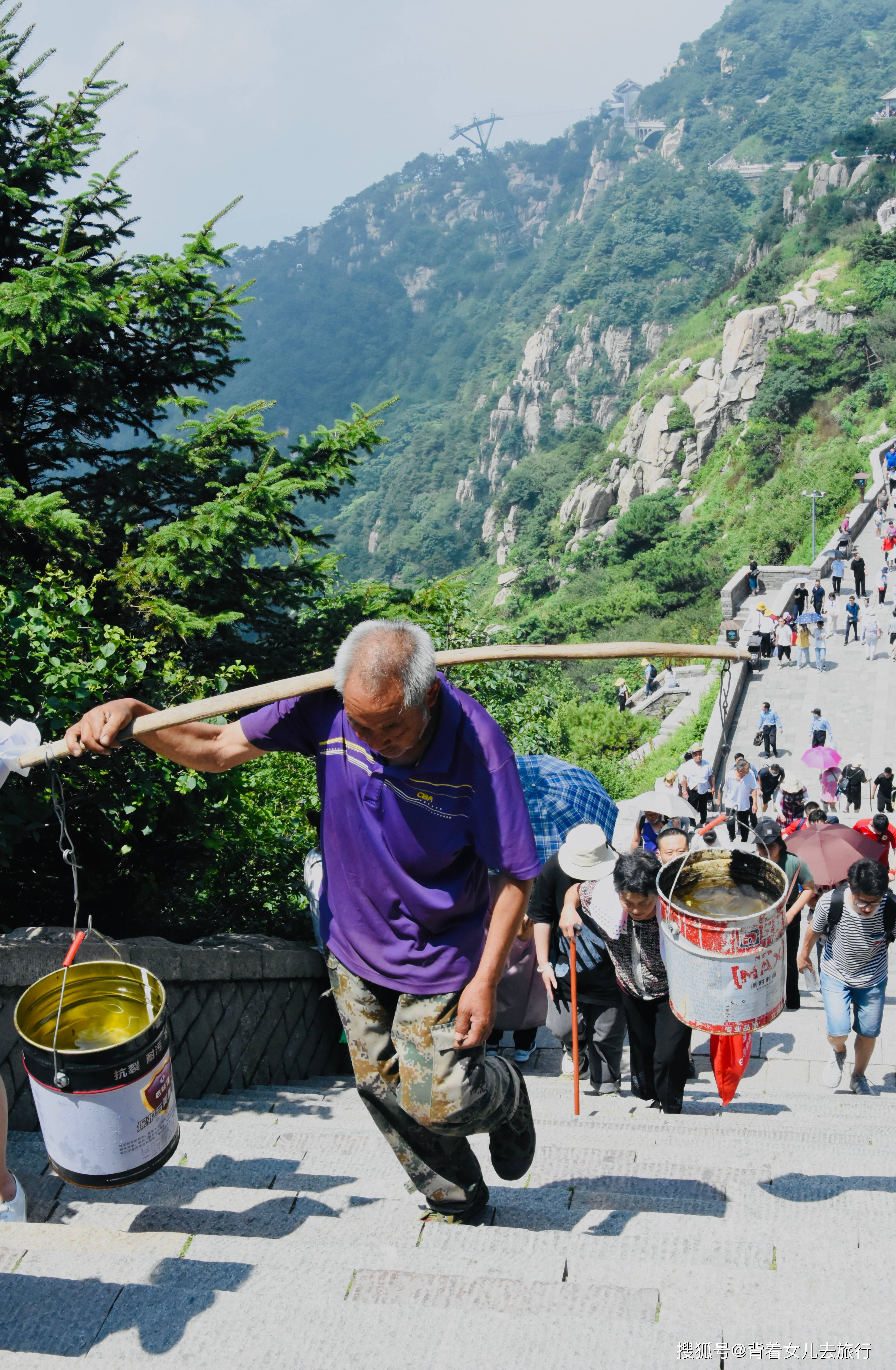 泰山挑山工照片图片