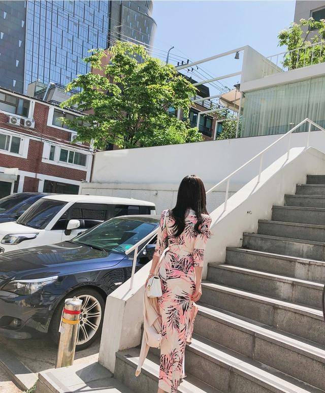 曲线美|韩国模特孙允珠夏日波西米亚粉色开叉飘逸裙摆连衣长裙网拍