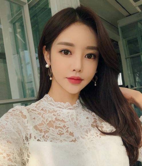 公主|韩国模特孙允珠白色绣花玫瑰公主连衣裙网拍