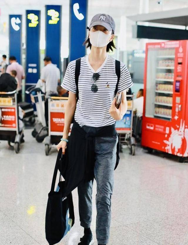 感觉|杜鹃的气质一般人比不了,黑白look气场十足,走路带风太有型