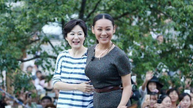 颜色|宁静的身材真绝了，穿着保守的裙子也藏不住，林青霞穿得倒挺随意