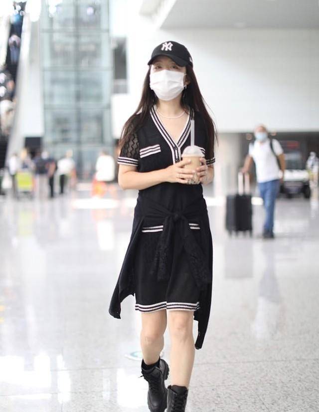 服装|离了滤镜的杨钰莹也挺普通的，笑起来牙花子都看出来了，不咋显嫩