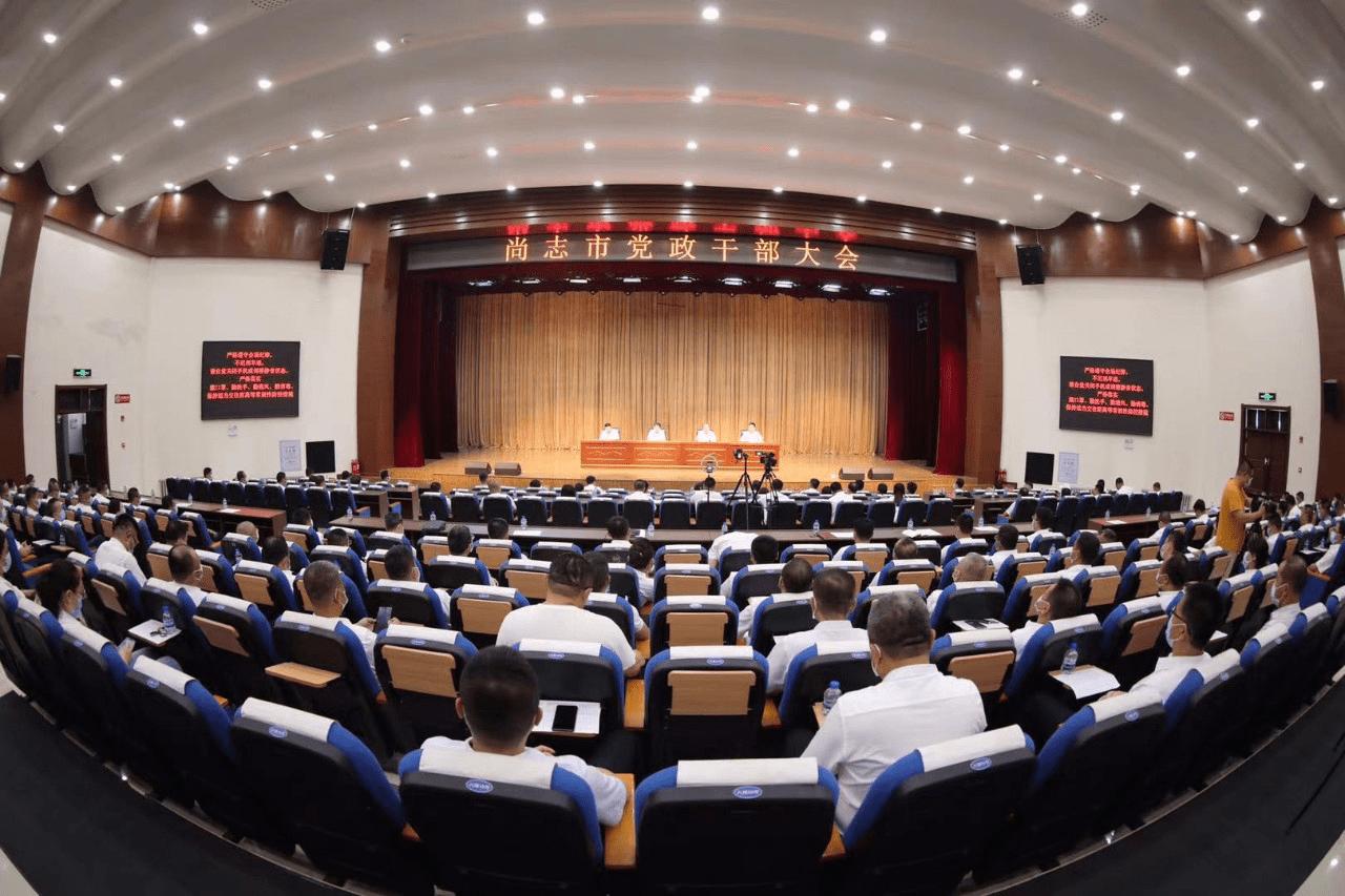 宣布省委关于尚志市委书记任职的决定:刘海涛任尚志市委书记;杨爱国不