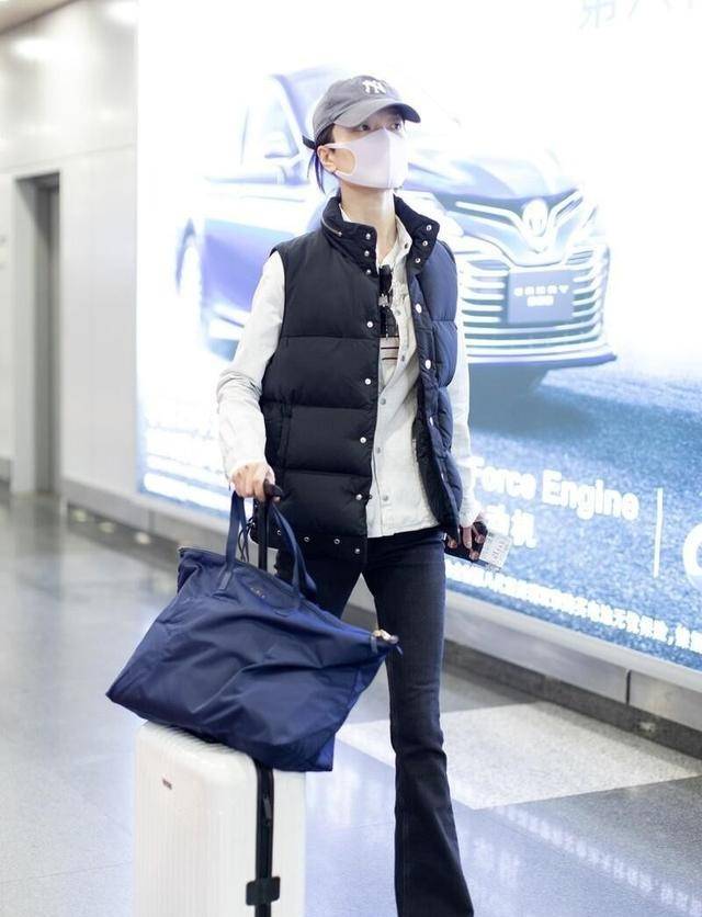 感觉|杜鹃的气质一般人比不了，黑白look气场十足，走路带风太有型