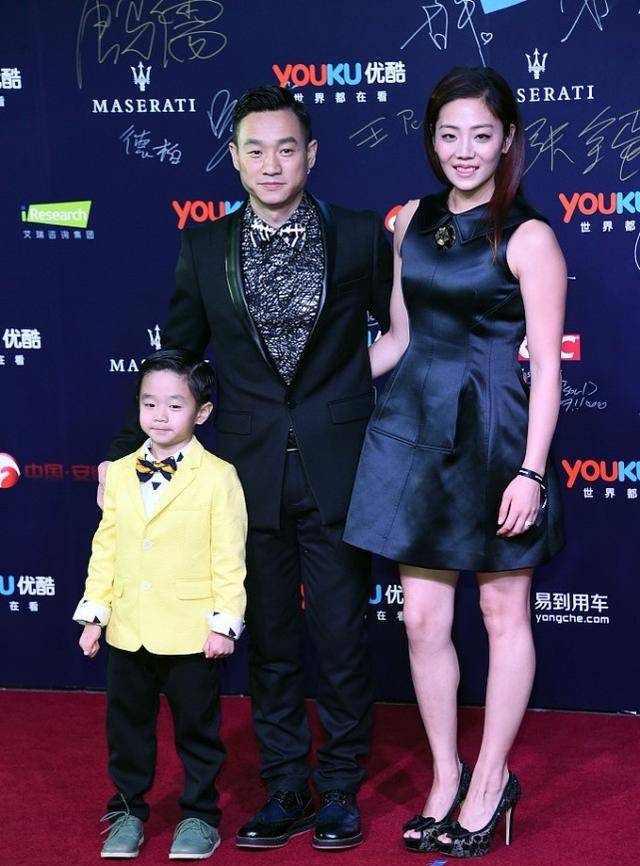 体操冠军杨威的妻子不愧也是运动员身材保持得真好看不出赘肉