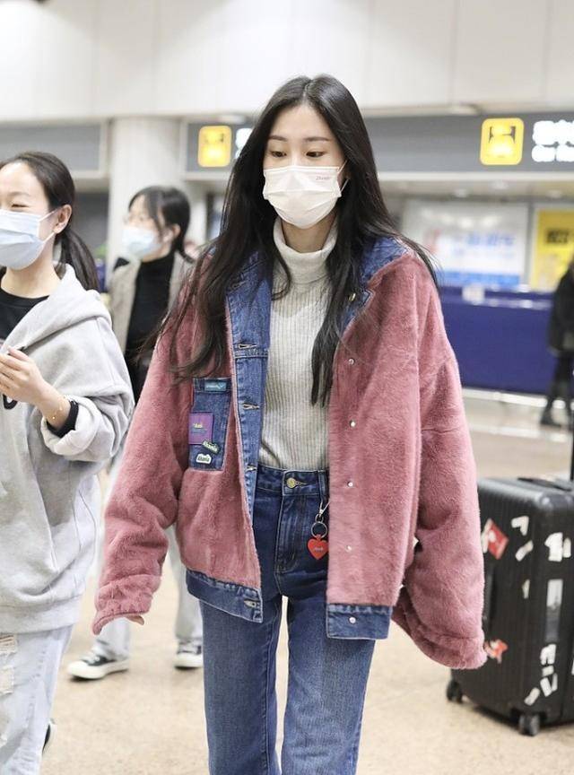 身材|张碧晨可真不像当妈妈的样，身材纤瘦大长腿吸精，太有少女感了