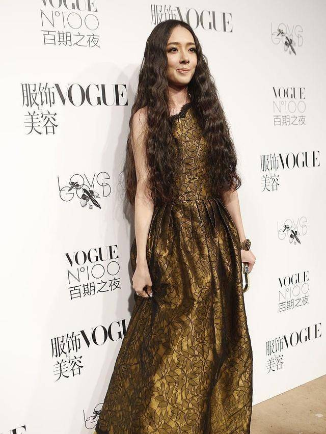 郭碧婷|自带贵气感的女人真瞩目，郭碧婷虽然像穿了“窗帘布”，但好美腻
