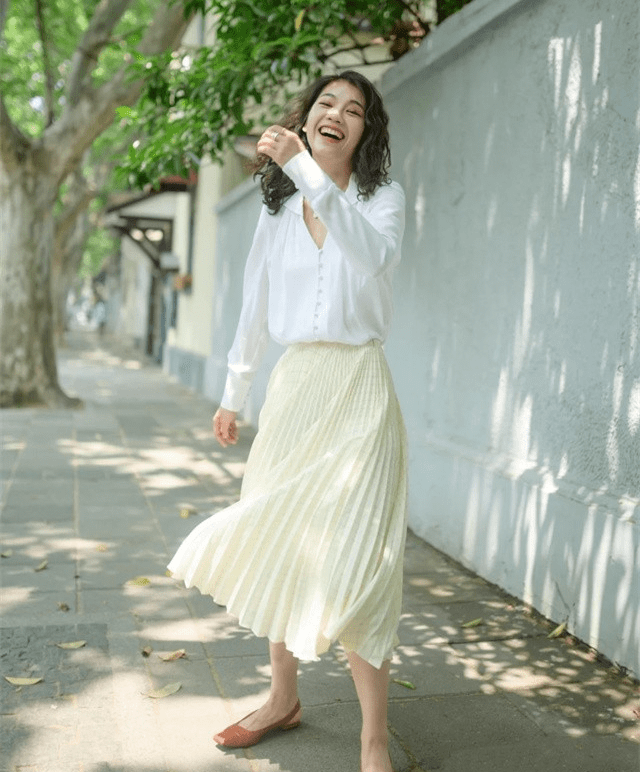 身材|不懂百褶裙，怎么穿出洋气感？