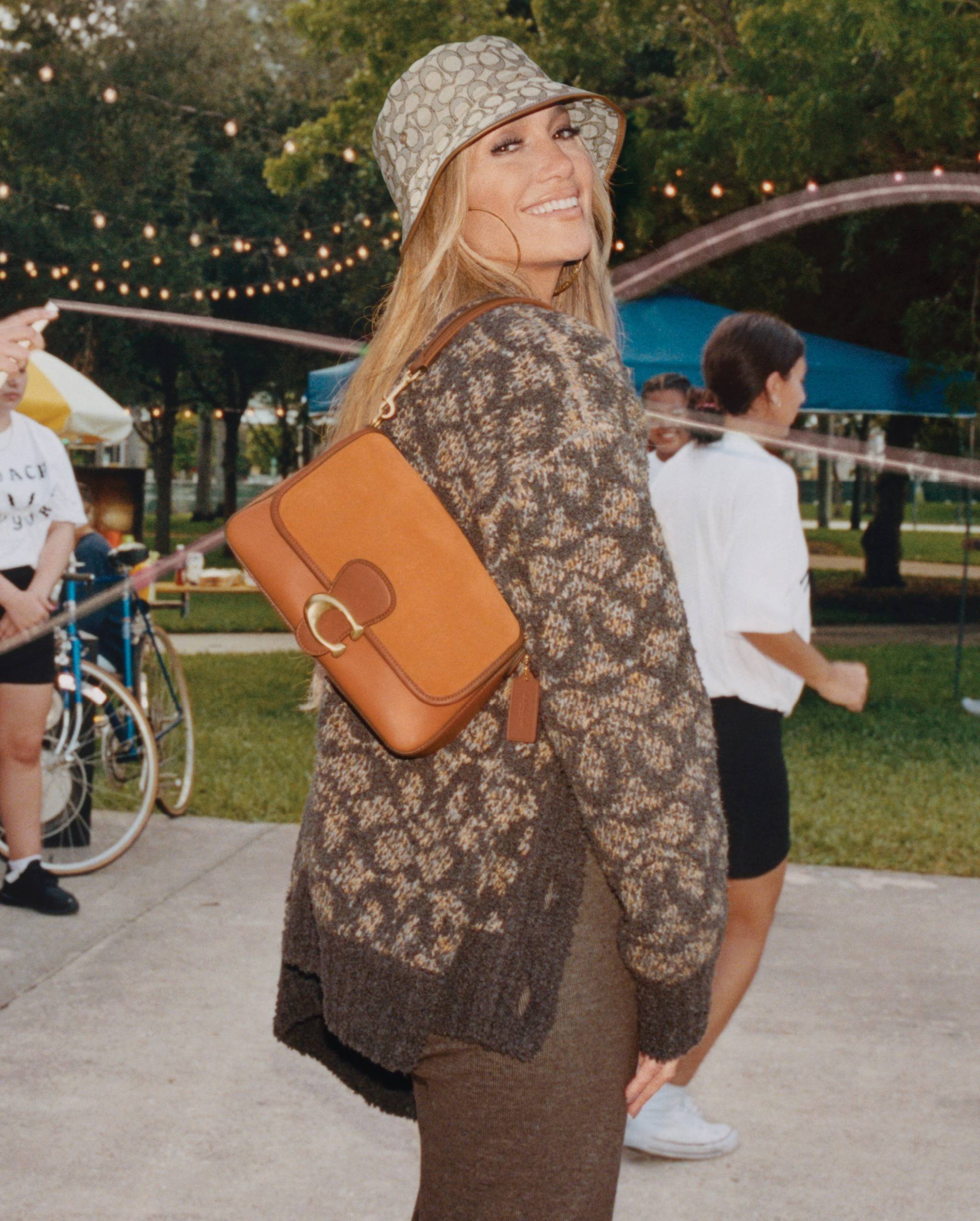 coach发布 2021秋季高级服饰系列广告大片_好友