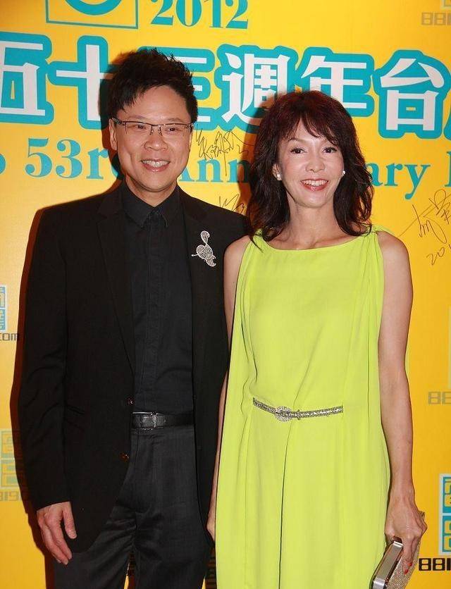 金色|有一种美丽叫郑裕玲,虽是57年的但没咋变样,穿荧光色也不显黑