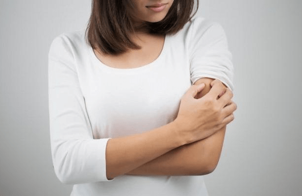 肝脏|身体出现“1大1黄1痒”，提醒你注意：或是肝脏的“求救”信号