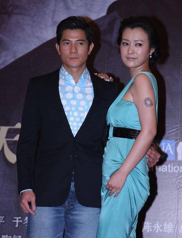 场合|郝蕾这身材真占便宜,虽然肉肉的但并不胖,紧身造型也看不出赘肉