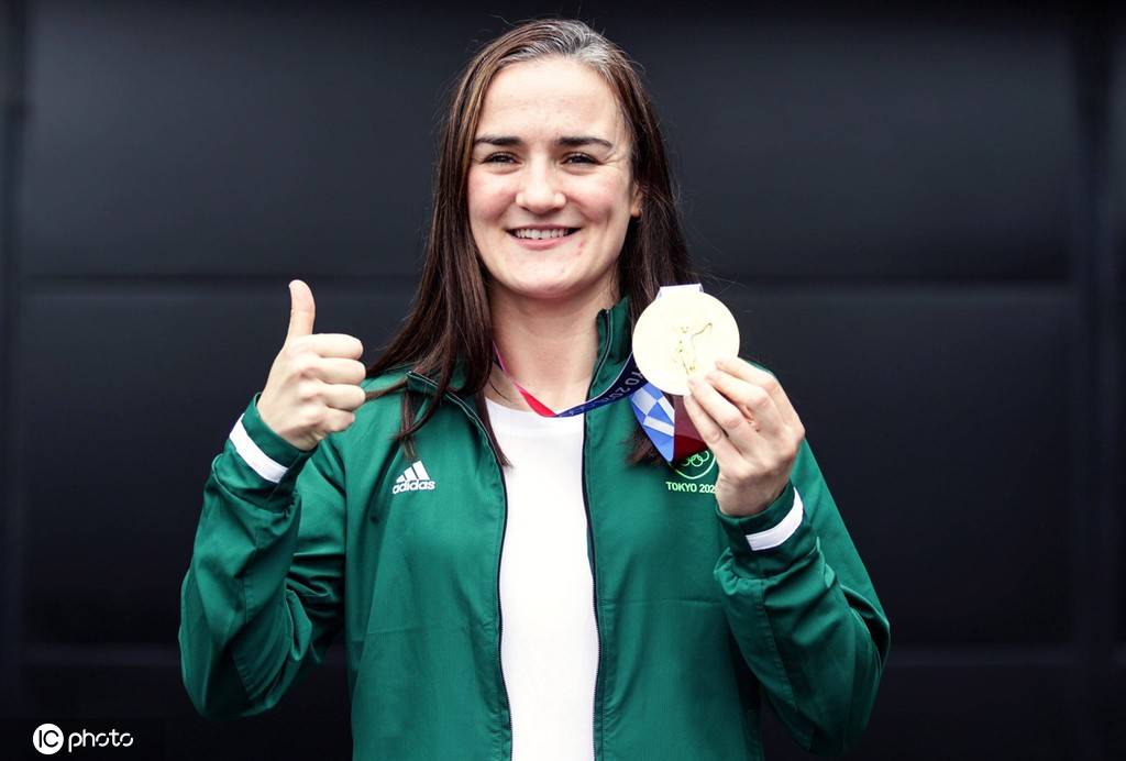 东京奥运会女子拳击冠军哈灵顿回国