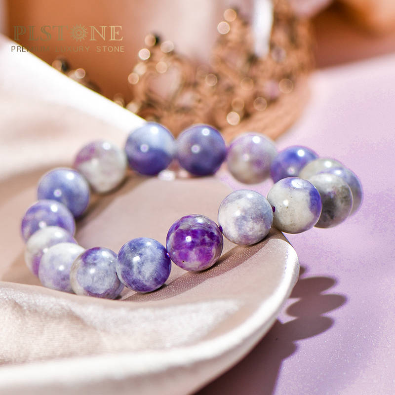 普琳丝有着独特有趣的超能力神奇聚能的变色石紫方钠石