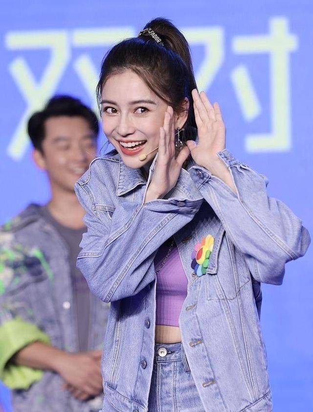 进行|比杨颖的颜值更有魅力的是她的身材，穿露腰的上衣，却看不出赘肉