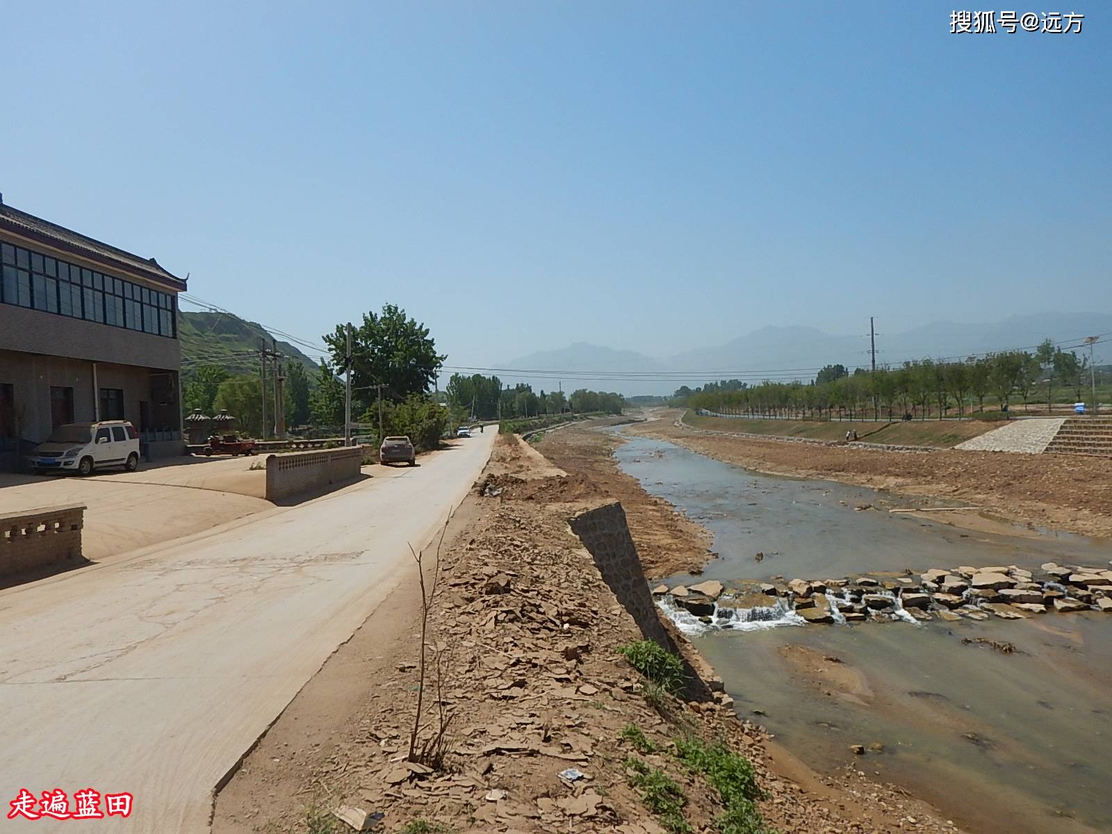 出发,到达安哑路"长安鸣犊段"浐水河畔,再经371村道进入蓝田史家寨.