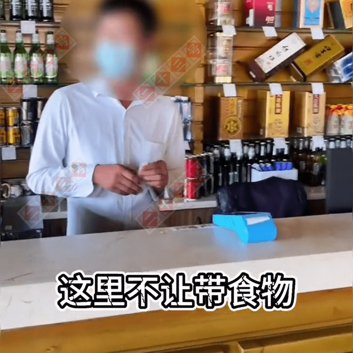 辽宁：女子自带食物在景区餐厅点餐被拒，她埋怨服务员态度横
