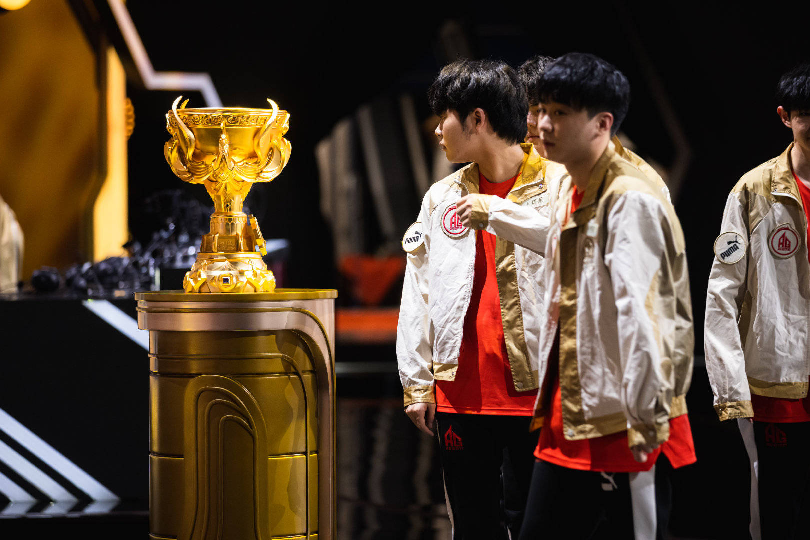 ag止步世冠八强:队内问题众多,张角跟不上版本,ag该如何破局?