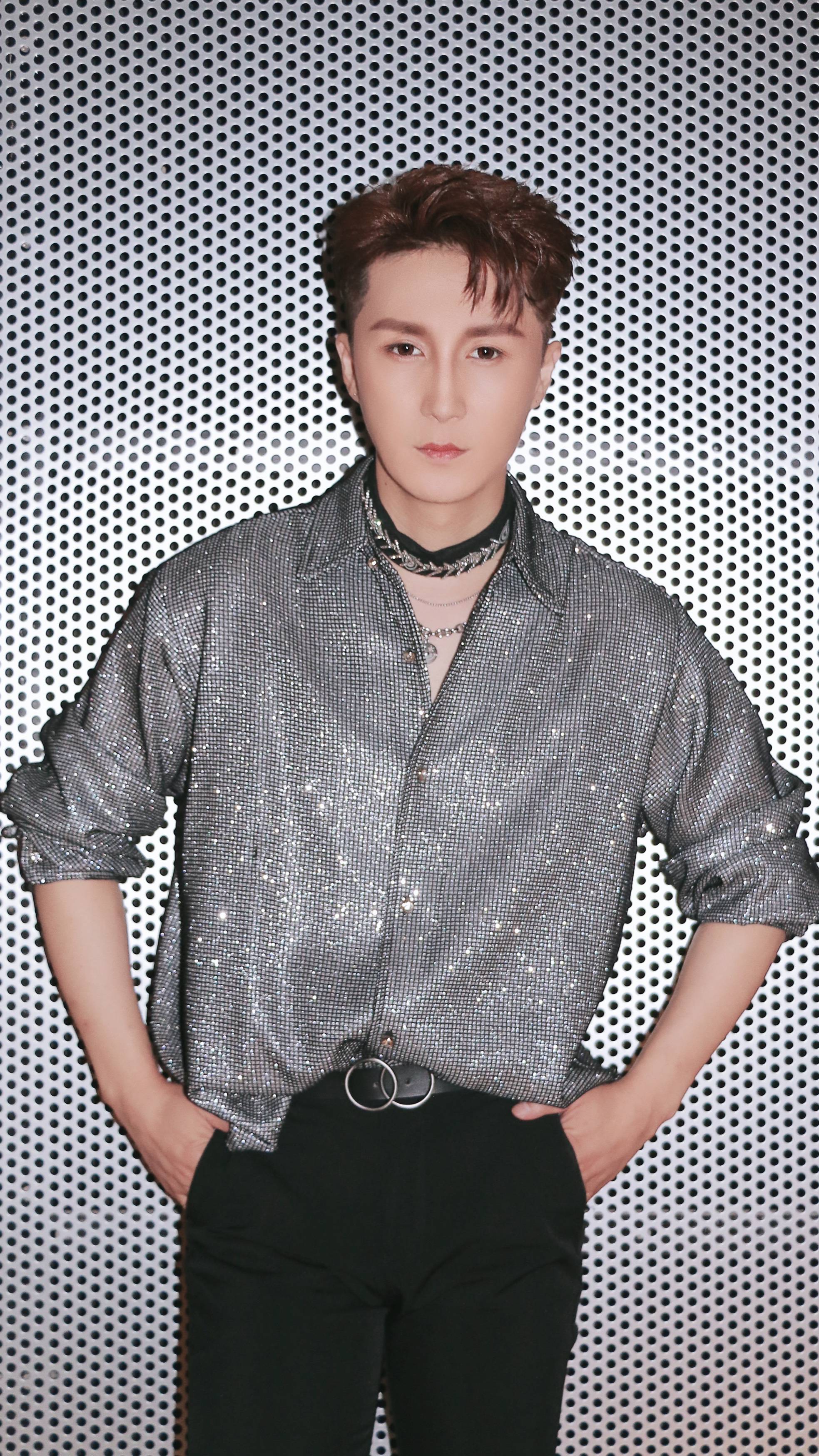 歌手演员章磊亮相央视全球中文音乐榜上榜七夕特别节目